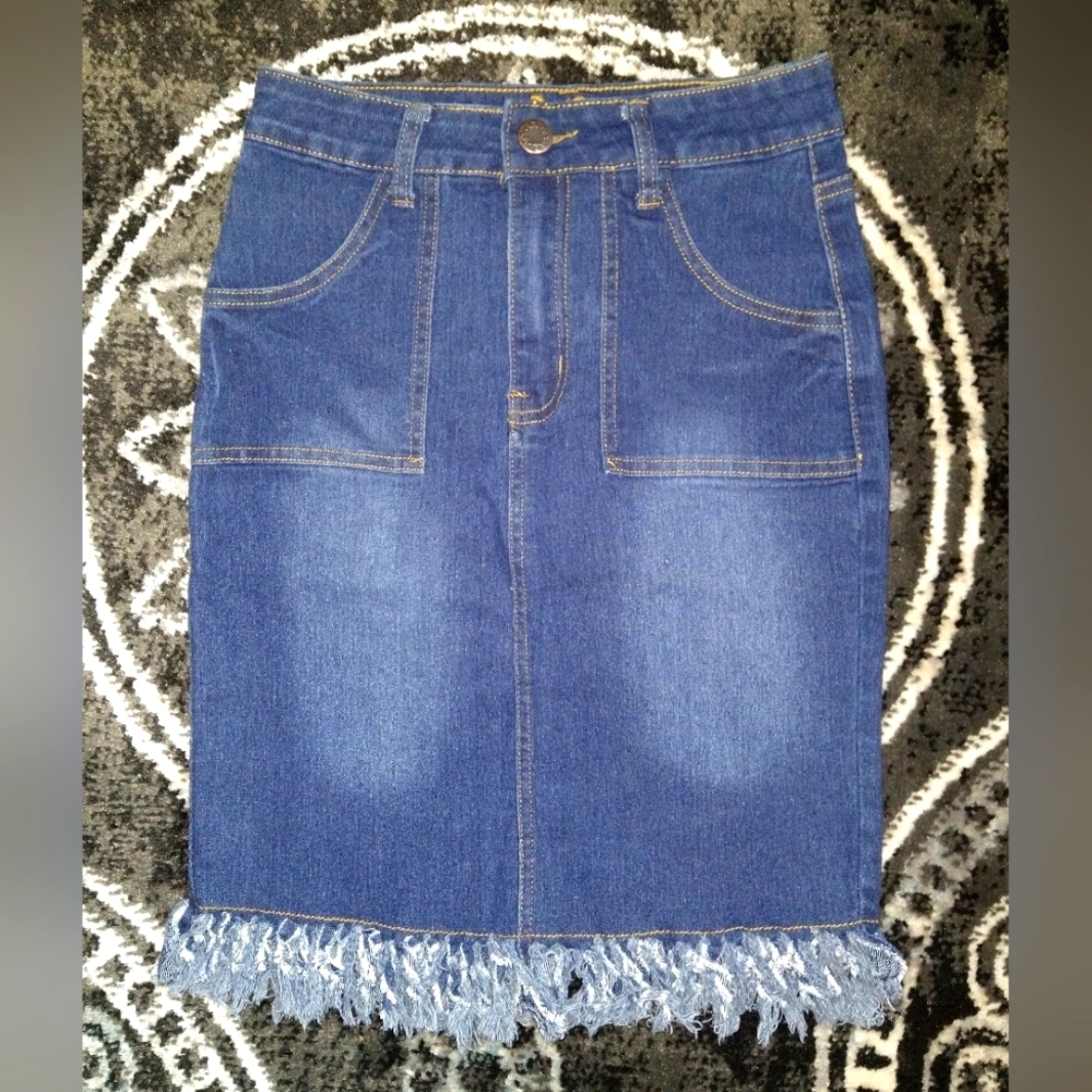 AQ High Waisted Denim Fringe Skirt W/ Pockets And Back Slit ~ Sz S(28in W)